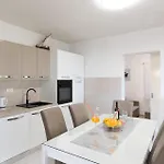 Ferienhaus Lovely In Makarska