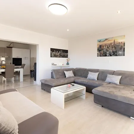 Amazing In Holiday home Makarska