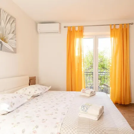 Amazing In Holiday home Makarska
