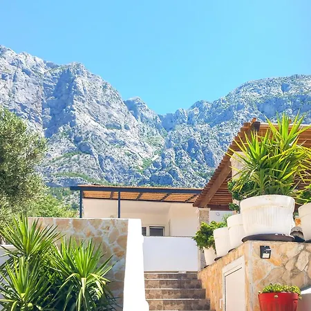 Lovely In Nyaraló Makarska